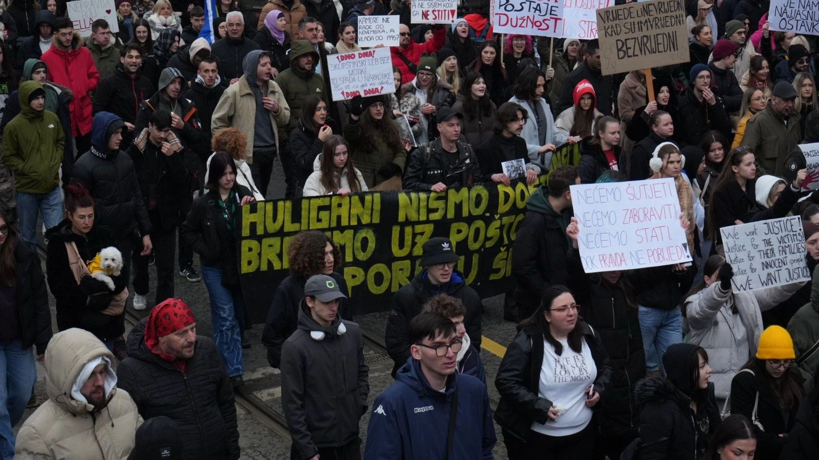 MUP KS: Na protestima u Sarajevu je bilo oko 6.000 građana